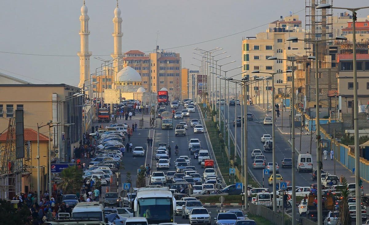 إجراءات جديدة للشرطة في شارع الرشيد بغزة