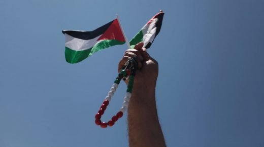 علم فلسطين يرفرف في ماراثون دولي