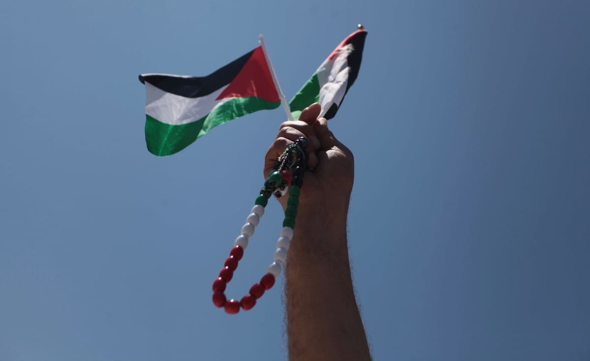 علم فلسطين يرفرف في ماراثون دولي