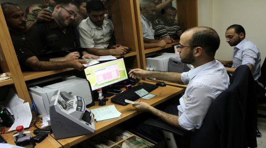 "مالية غزة" تحدد موعد لدفع رواتب الموظفين بشكل ثابت