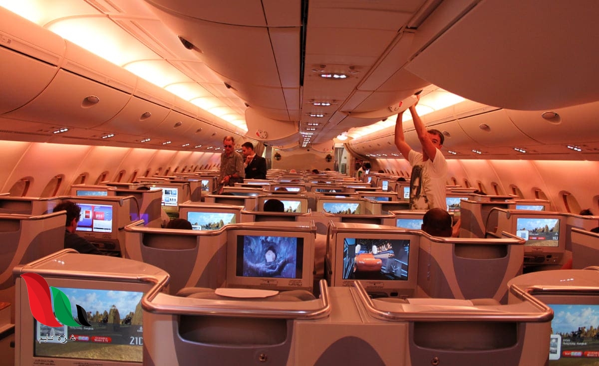 لماذا لا يمكن فتح باب الطائرة أثناء الطيران؟