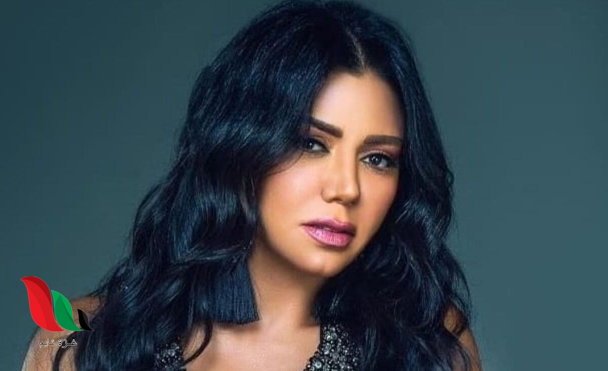 شاهد: بشكير الاستحمام يُعيد رانيا يوسف لواجهة الجدل بإطلالتها الجريئة