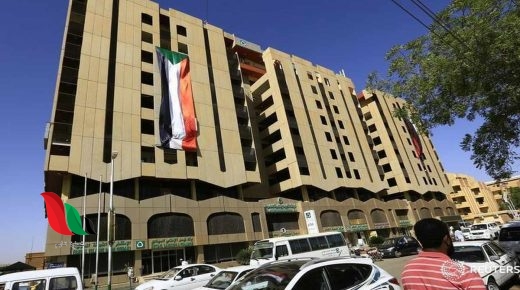 تفاصيل وفاة صابر محمد الحسن محافظ بنك السودان المركزي