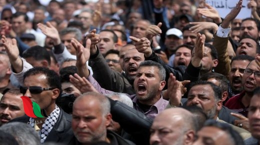 تأخر صرف الرواتب في غزة يلقي بثقله على كاهل موظفي السلطة الفلسطينية