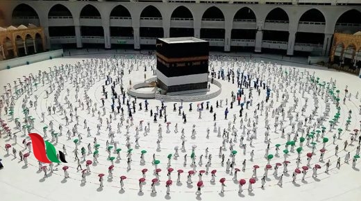 صلاة الجمعة يوم العيد .. هل تسقط صلاة الجمعة بصلاة العيد ؟