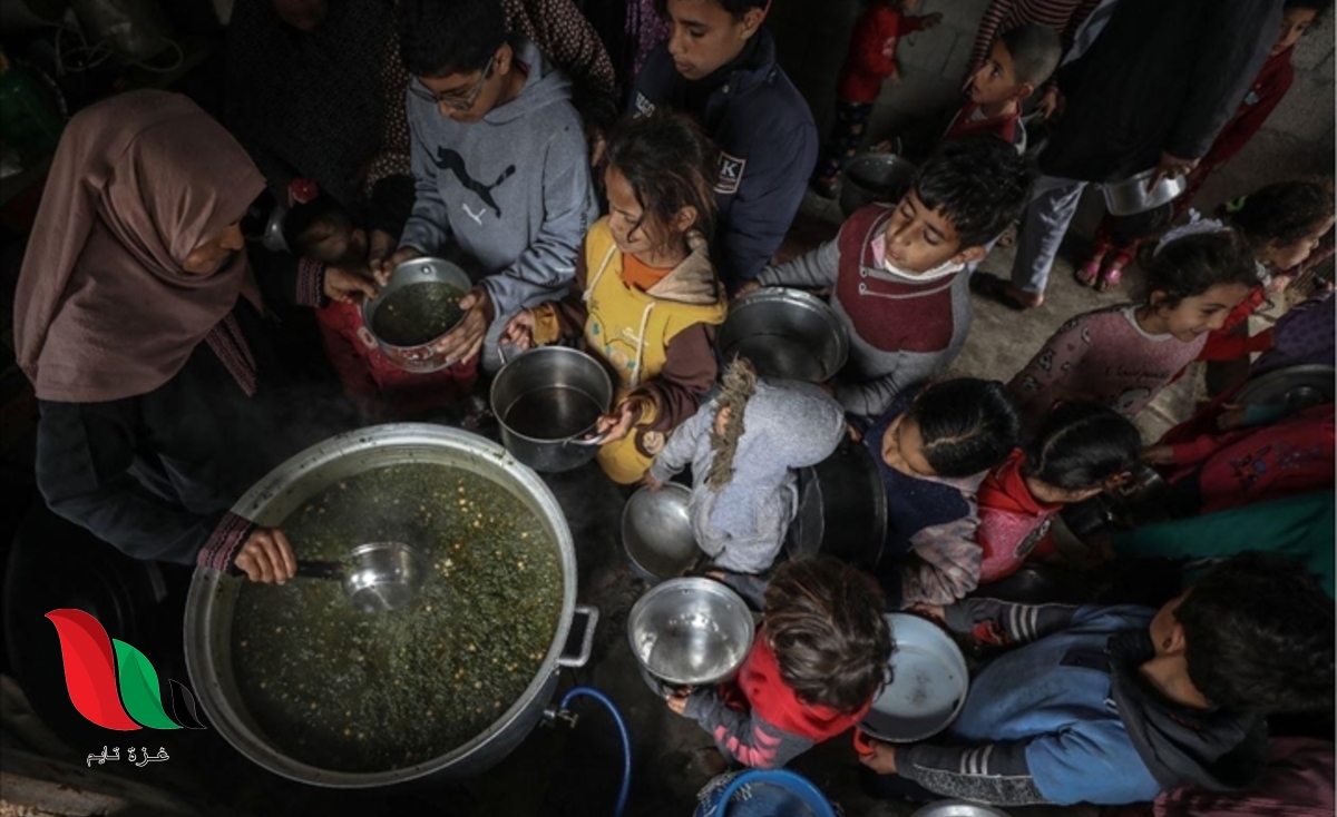 سيدة فلسطينية تُقدم الطعام المجاني لفقراء غزة