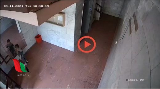 نجاة طفلين بأعجوبة من آثار قصف إسرائيلي بغزة