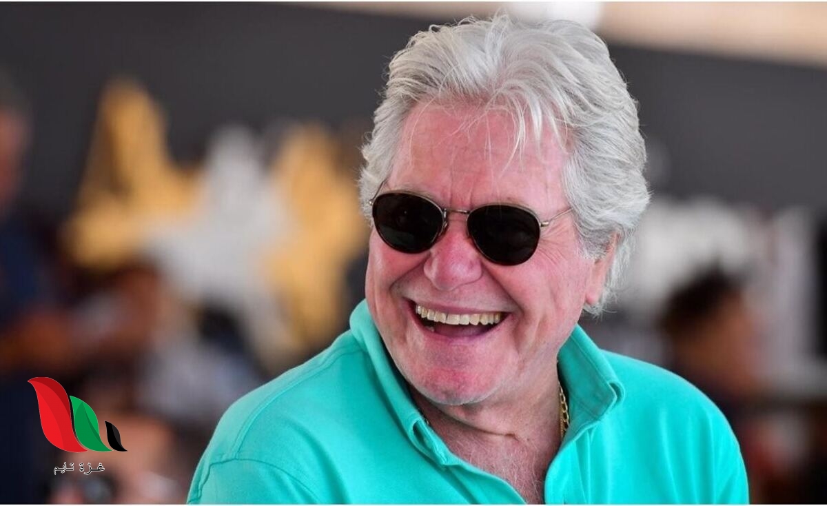 شاهد: حسين فهمي يقبل باميلا الكيك ويثير جدلا واسعًا