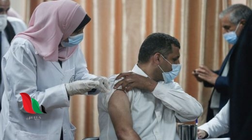 ماذا يحدث لمن لم يتلقَ لقاح كورونا في غزة؟ وزارة الصحة توضح