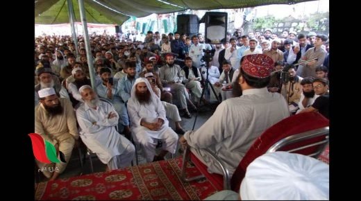 لحظة وفاة الشيخ الامير عبد المتين اصغر في المسجد