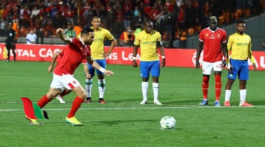 شاهد ما فعله حكم مباراة الاهلى وصن داونز 5/0