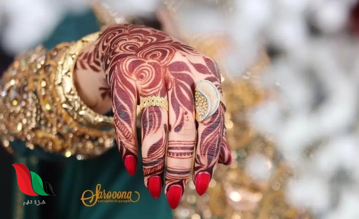 من هي المصوره ساره الحجري في سلطنة عمان