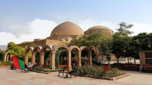 الرأي الذي طرحه أحمد في المدخل هو اقتطاع جزء من الحديقة ليكون مسجدًا