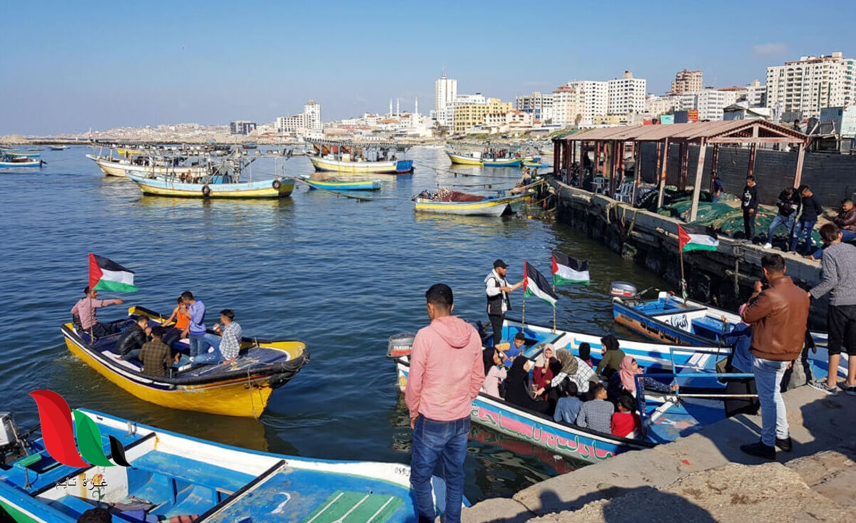 صيادو غزة يحولون قواربهم للنزهة