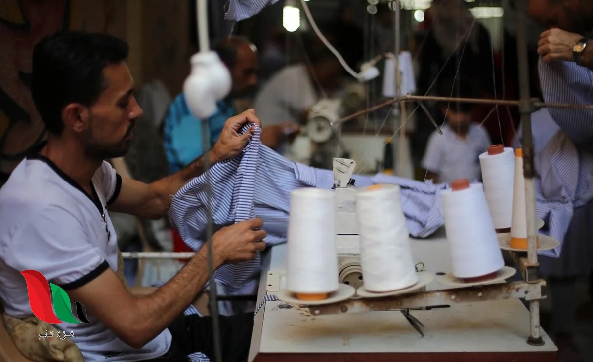 موسم المدارس يُنعش مصانع الملابس في غزة