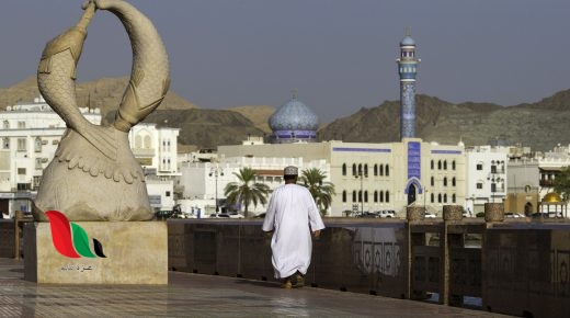 سلطنة عمان تحقق فائضًا بالميزانية بلغ 2 مليار دولار