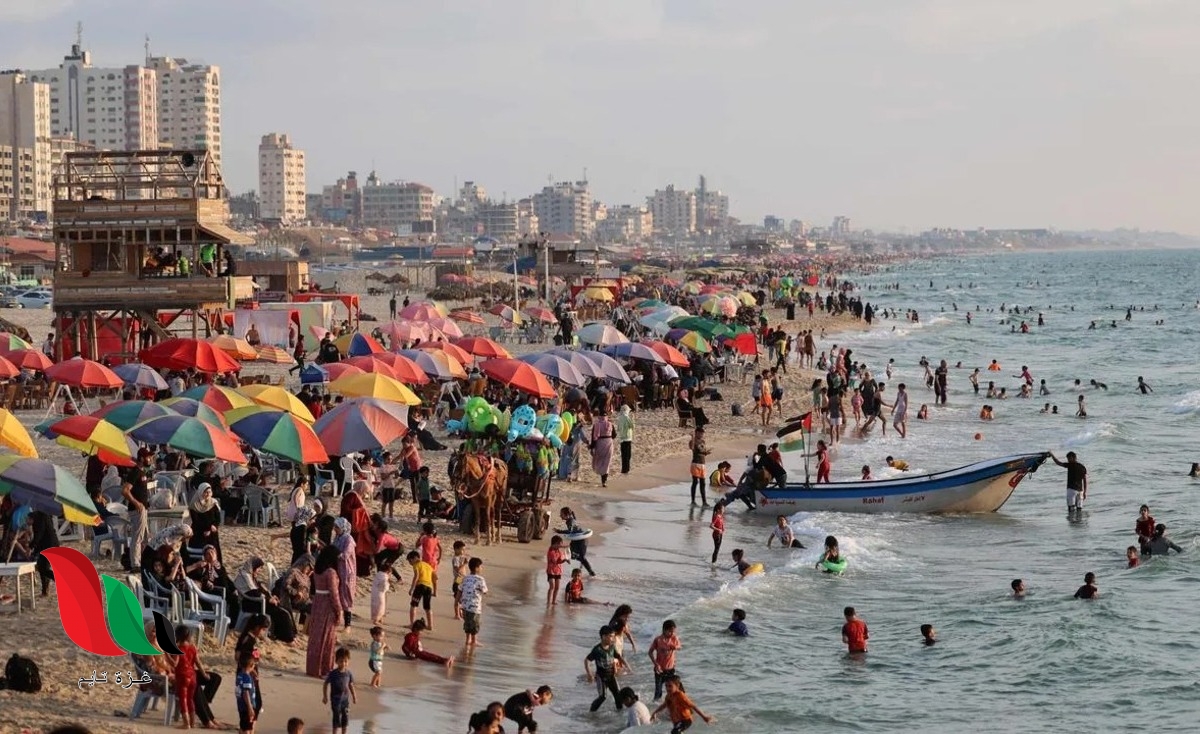 سياحة شواطئ غزة قشة يتعلق بها غرقى البطالة