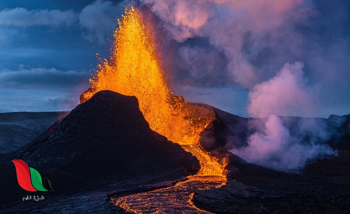 يطلق على الصهارة عندما تتدفق على سطح الأرض اسم اللابة
