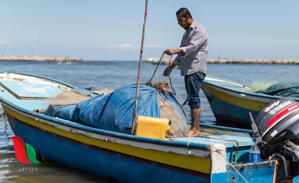 الاحتلال يستهدف مراكب الصيادين في بحر غزة