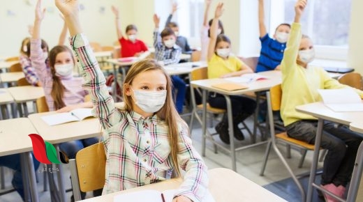 انخفض عدد الطلاب المسجلين في مدرسة ابتدائية ٦٠ طالبا في ٥ سنوات