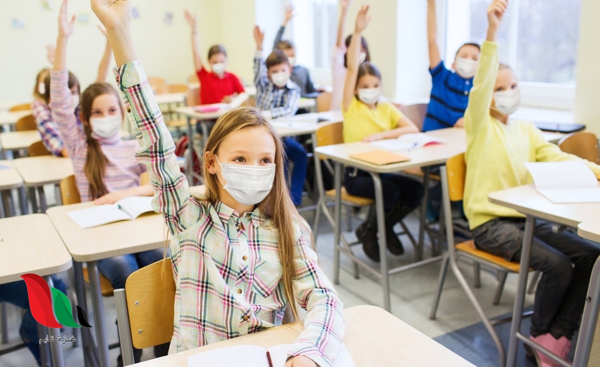 انخفض عدد الطلاب المسجلين في مدرسة ابتدائية ٦٠ طالبا في ٥ سنوات