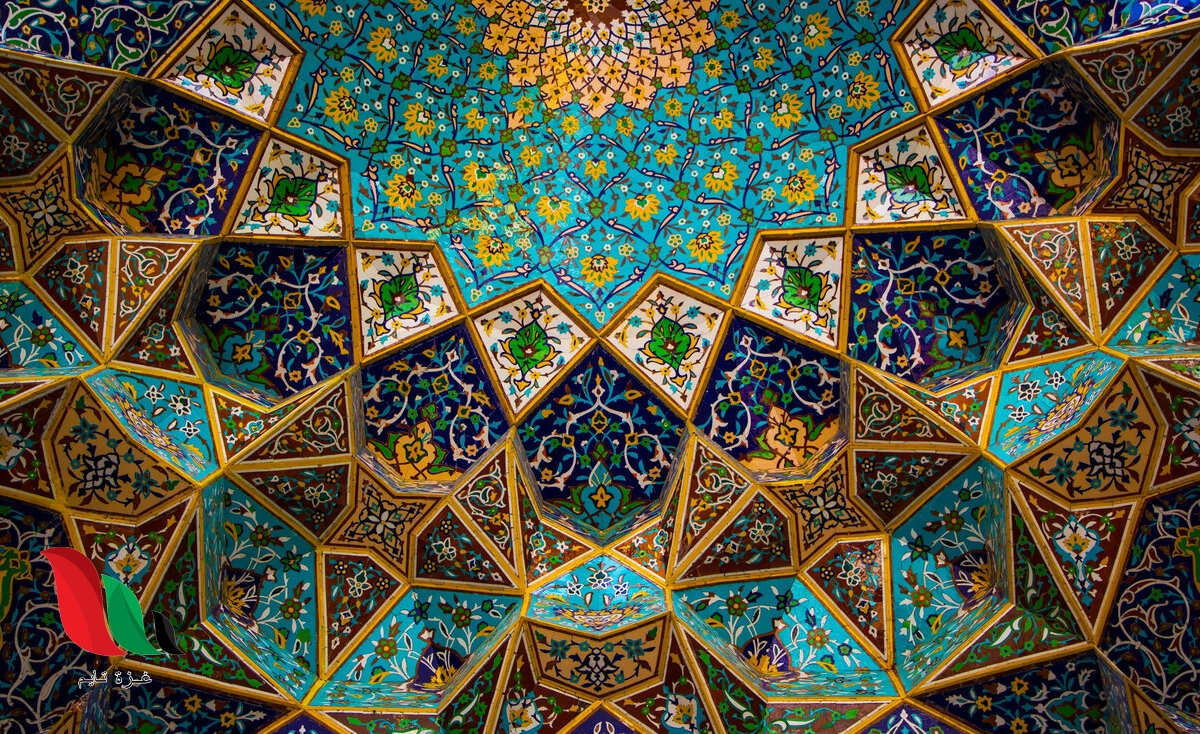 من قواعد زخرفة المساحات في الفن الإسلامي بيت العلم