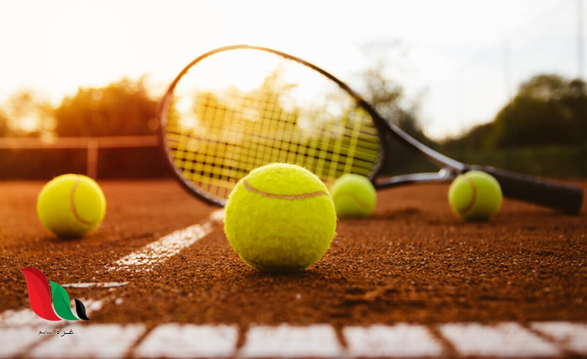 يقصد بالضربة الطائرة المسقطة ضرب الكرة وهي طائرة واسقاطها في ملعب المنافس صواب خطأ