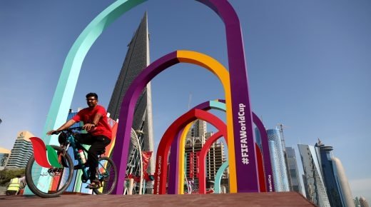 الفيفا يعلن حظر الكحوليات بملاعب كأس العالم في قطر