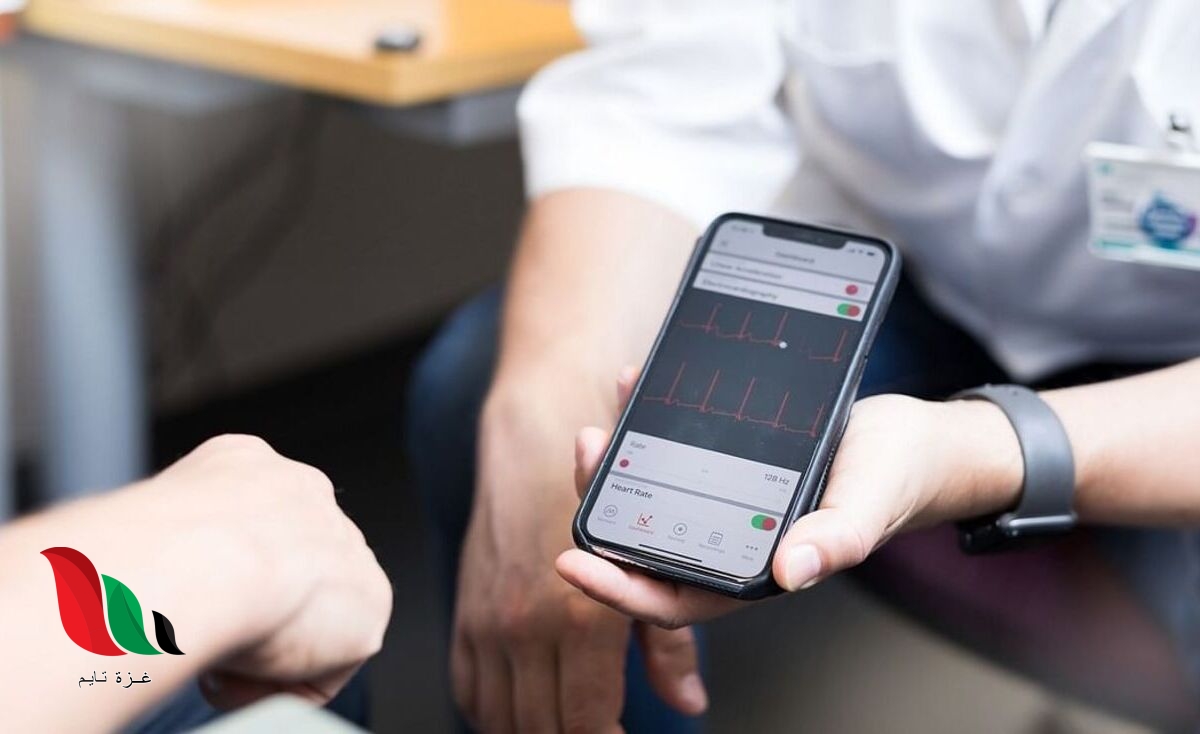 سوار إلكتروني لقياس ضربات القلب بمساعدة الهاتف الذكي