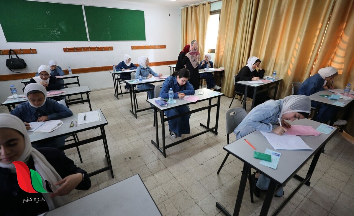 حل أسئلة امتحان الانجليزي الورقة الثانية توجيهي 2023 أدبي في فلسطين