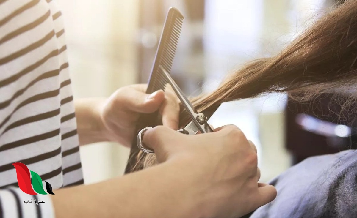 تفسير حلم قص الشعر للعزباء من شخص معروف والبكاء عليه