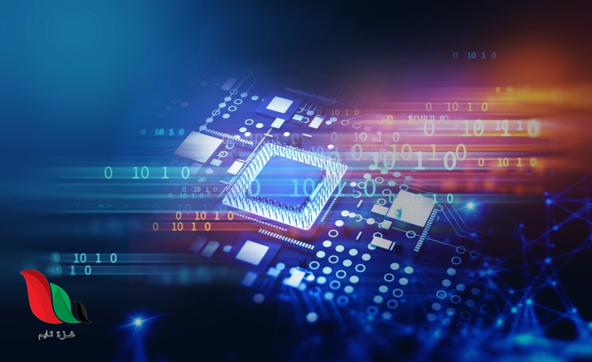 البرامج الثابتة firmware تخزن داخل ذاكرة القراءة فقط التي يمكن إعادة كتابة البيانات داخلها