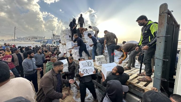 تعادل حمولات 1150 شاحنة.. إسرائيل تشير لتراكم مساعدات غزة