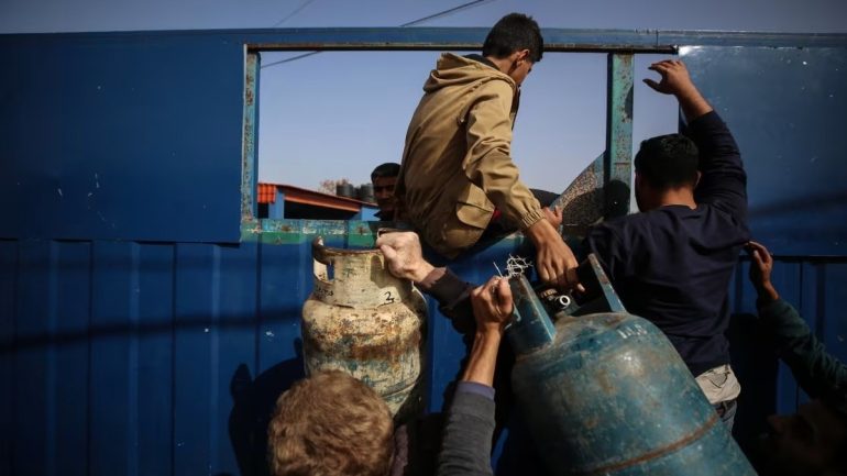 رابط فحص حالة طلبك في تعبئة اسطوانات الغاز بغزة