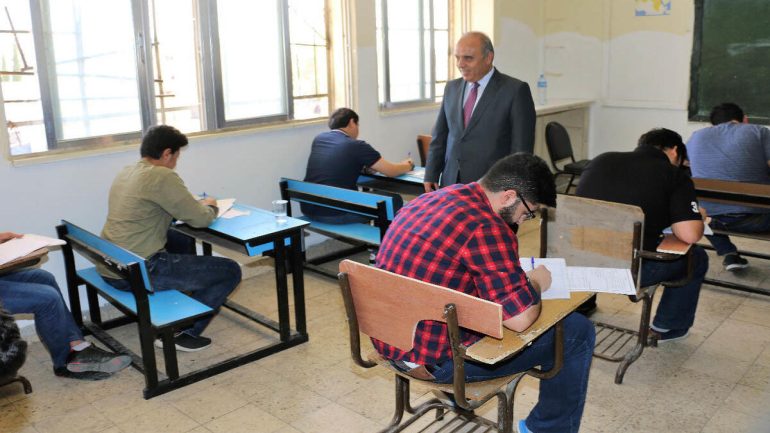 إجابة امتحان التكميلي لمادة الفيزياء توجيهي الأردن 2024