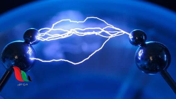 يكون اتجاه القوة الدافعة الكهربائية الحثية العكسية في اتجاه التيار الكهربائي صواب خطأ