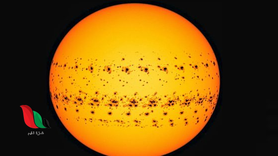يكون عدد البقع الشمسية في بداية الدورة الشمسية قليلا مقارنة بعددها في منتصف الدورة . صواب خطأ