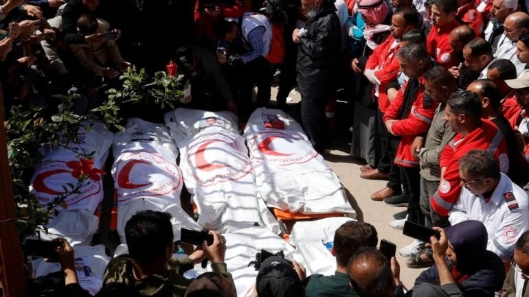 فيديو يوثّق لحظة قتل جيش الاحتلال 15 مسعفًا في غزة