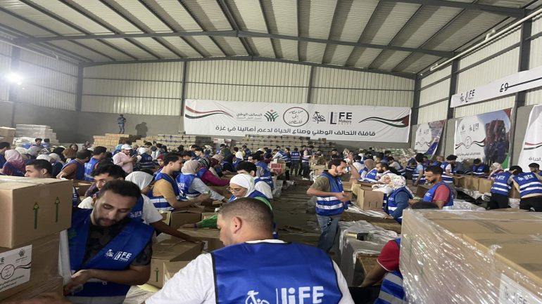 تسجيل جدول بيانات الفلسطينيين لدى مؤسسة صناع الحياة للمساعدات الغذائية 2025 | سجل الآن لدعم أسر غزة 💚🇵🇸