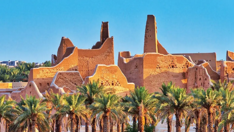 السياحة في السعودية تسجل أعلى إيرادات من الزوار الأجانب في بداية 2025