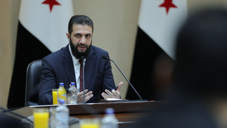 يائير لابيد يصف قصف إسرائيل للقصر الرئاسي في دمشق بأنه تصرف غير مسؤول وخطير