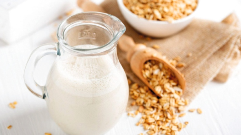 حليب الأبقار يتفوق على حليب الشوفان 6 فوائد صحية تبين الفارق الكبير
