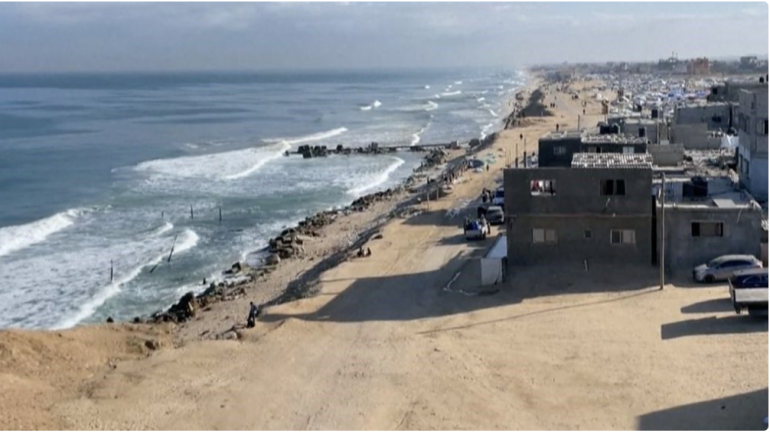 جيش الاحتلال يُصدر إنذاراً غريباً: “لا تسبحوا في بحر غزة”