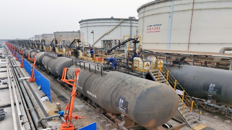 واردات النفط | هل توقف الصين واردات النفط من روسيا وإيران استجابة للضغوط الأميركية؟