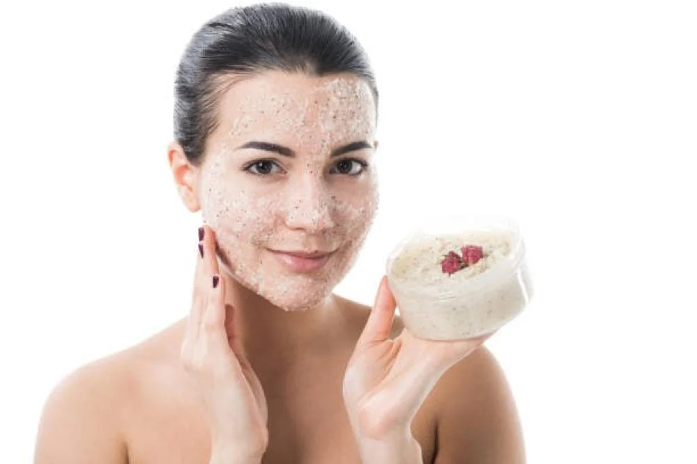 شد البشرة ومحاربة التجاعيد اكتشفي مكونات تعزز إنتاج الكولاجين الطبيعي