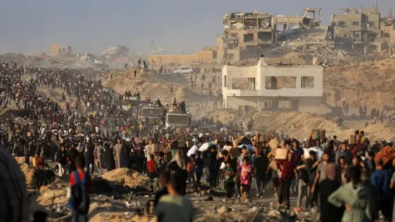 غزة تحت القصف أثناء انتظار المساعدات ومطالبات بإضراب في الضفة احتجاجاً على حصار القطاع