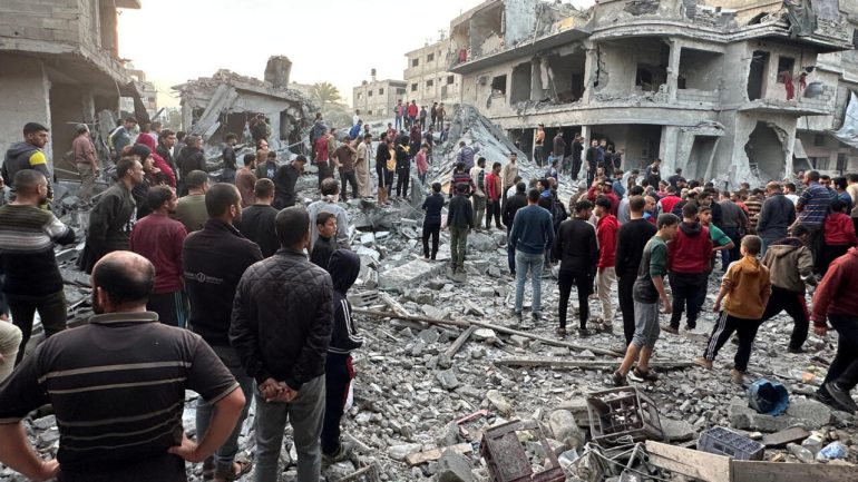 استشهاد 22 مدنياً جراء غارات الاحتلال على منازل وخيام النازحين في قطاع غزة