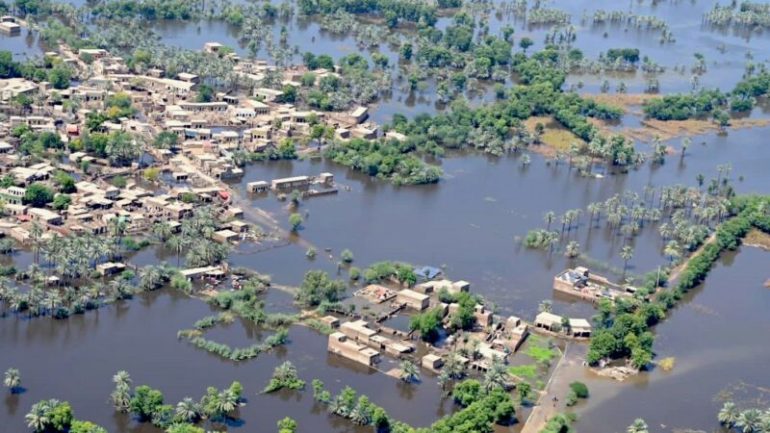 دراسة تكشف أن التغير المناخي العالمي زاد من حدة فيضانات باكستان