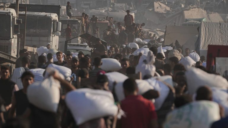 الأمم المتحدة: 383 عاملاً إغاثياً قُتلوا في 2024.. نصفهم في غزة