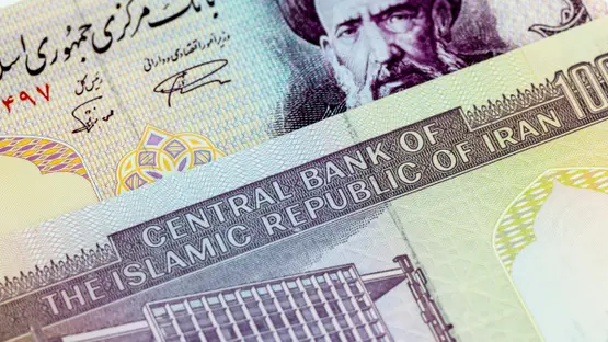 إيران تعلن حذف أربعة أصفار من الريال الإيراني لتعزيز قيمته